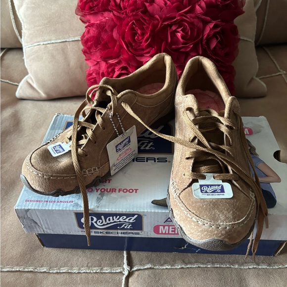 NWT Skechers Tan Relaxed Fit Sneakers - Picture 1 of 3